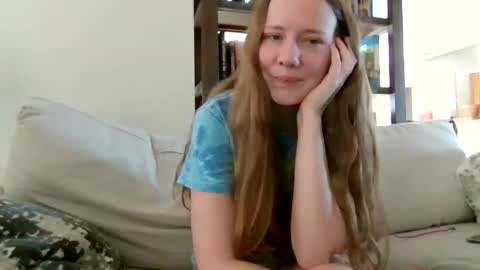 Snapshot of skywinters chatting on December 5, 2025, 3:30 pm Sky Winters online show from December 5, 2025, 3:30 pm