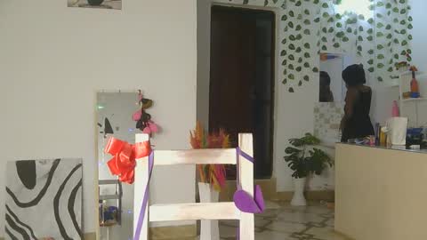 Bella online show from November 4, 2025, 2:32 am