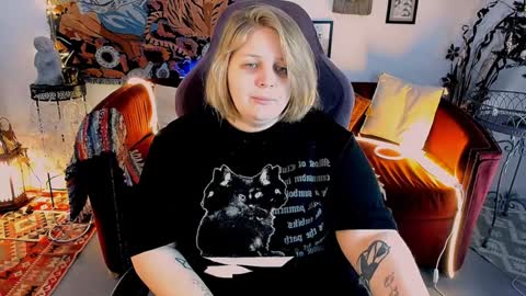 Snapshot of sladadeew chatting on January 7, 2025, 9:07 am Slada Deew online show from January 7, 2025, 9:07 am