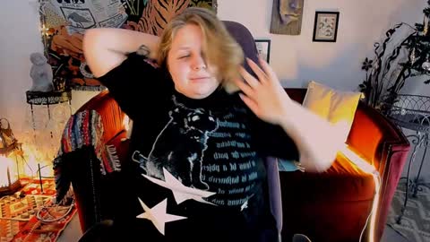 Snapshot of sladadeew chatting on January 7, 2025, 12:09 pm Slada Deew online show from January 7, 2025, 12:09 pm