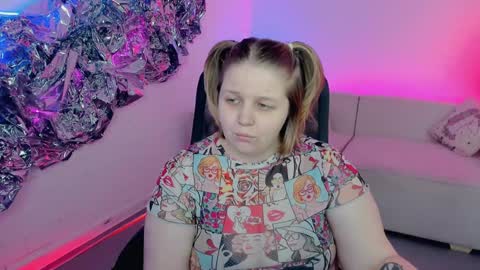 Snapshot of sladadeew chatting on January 8, 2025, 9:00 am Slada Deew online show from January 8, 2025, 9:00 am