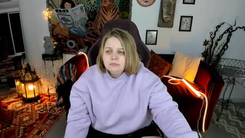 Snapshot of sladadeew chatting on January 14, 2025, 12:03 pm Slada Deew online show from January 14, 2025, 12:03 pm