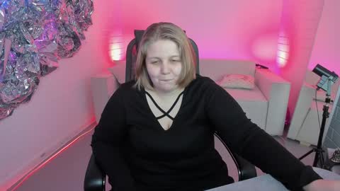 Snapshot of sladadeew chatting on January 15, 2025, 12:04 pm Slada Deew online show from January 15, 2025, 12:04 pm