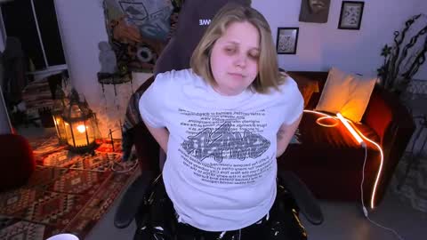 Snapshot of sladadeew chatting on January 18, 2025, 3:27 pm Slada Deew online show from January 18, 2025, 3:27 pm