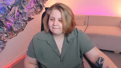 Snapshot of sladadeew chatting on January 19, 2025, 9:01 am Slada Deew online show from January 19, 2025, 9:01 am