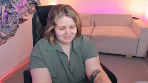 Snapshot of sladadeew chatting on January 19, 2025, 12:06 pm Slada Deew online show from January 19, 2025, 12:06 pm