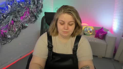 Snapshot of sladadeew chatting on February 2, 2025, 8:57 am Slada Deew online show from February 2, 2025, 8:57 am