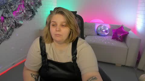 Snapshot of sladadeew chatting on February 2, 2025, 12:02 pm Slada Deew online show from February 2, 2025, 12:02 pm