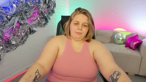 Snapshot of sladadeew chatting on February 4, 2025, 3:15 pm Slada Deew online show from February 4, 2025, 3:15 pm