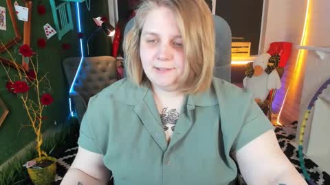 Snapshot of sladadeew chatting on February 10, 2025, 4:04 pm Slada Deew online show from February 10, 2025, 4:04 pm