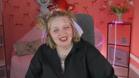 Snapshot of sladadeew chatting on February 14, 2025, 2:12 pm Slada Deew online show from February 14, 2025, 2:12 pm