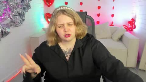 Snapshot of sladadeew chatting on February 17, 2025, 12:16 pm Slada Deew online show from February 17, 2025, 12:16 pm