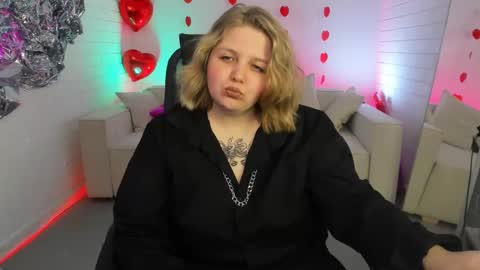 Snapshot of sladadeew chatting on February 19, 2025, 12:11 pm Slada Deew online show from February 19, 2025, 12:11 pm