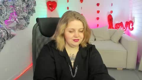 Snapshot of sladadeew chatting on February 20, 2025, 9:22 am Slada Deew online show from February 20, 2025, 9:22 am