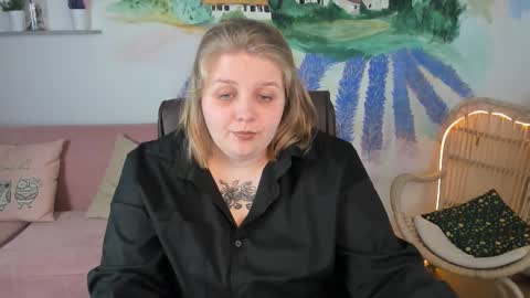 Snapshot of sladadeew chatting on February 26, 2025, 12:14 pm Slada Deew online show from February 26, 2025, 12:14 pm