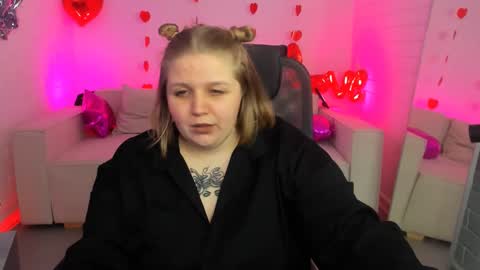 Snapshot of sladadeew chatting on March 7, 2025, 3:28 pm Slada Deew online show from March 7, 2025, 3:28 pm