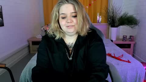 Snapshot of sladadeew chatting on March 11, 2025, 8:20 am Slada Deew online show from March 11, 2025, 8:20 am