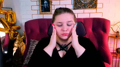 Snapshot of sladadeew chatting on December 4, 2025, 9:18 am Slada Deew online show from December 4, 2025, 9:18 am