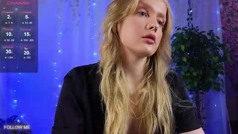 Snapshot of slay_blonde chatting on October 26, 2025, 1:39 pm Lily online show from October 26, 2025, 1:39 pm
