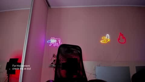 Snapshot of slemgem chatting on February 9, 2025, 8:24 pm Slemgem Amy friends online show from February 9, 2025, 8:24 pm