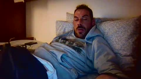 Snapshot of slevin1983 chatting on February 11, 2025, 6:44 pm slevin online show from February 11, 2025, 6:44 pm