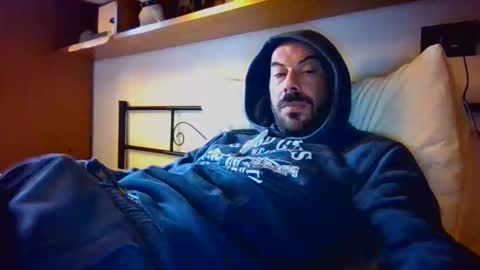 Snapshot of slevin1983 chatting on October 5, 2025, 2:15 pm slevin online show from October 5, 2025, 2:15 pm