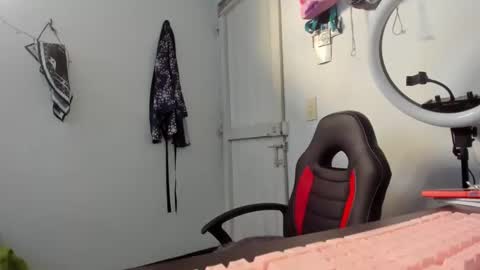 slone03 online show from November 18, 2025, 6:56 pm