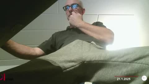  SLUTIAM   online show from January 21, 2025, 8:11 pm