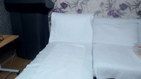 slutihmami online show from November 30, 2025, 2:43 pm