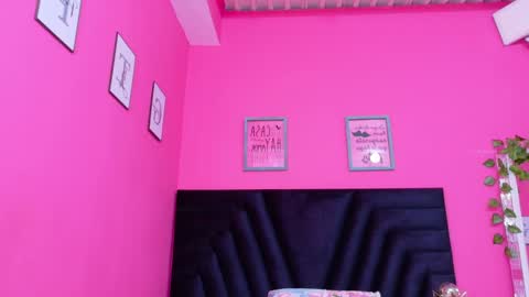 Snapshot of slutlittlecamila chatting on November 9, 2025, 11:52 am CAMILA online show from November 9, 2025, 11:52 am