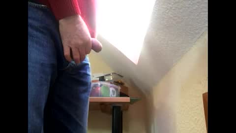 Snapshot of sm_bernd chatting on December 16, 2025, 1:27 pm Bernd online show from December 16, 2025, 1:27 pm