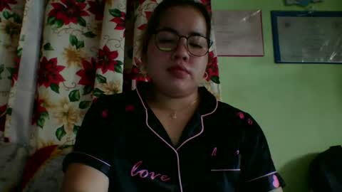 Snapshot of small_boobs59 chatting on October 31, 2025, 7:09 am Lovewella online show from October 31, 2025, 7:09 am