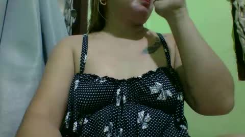 Snapshot of small_boobs59 chatting on November 10, 2025, 7:51 am Lovewella online show from November 10, 2025, 7:51 am