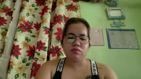 Snapshot of small_boobs59 chatting on November 18, 2025, 1:22 am Lovewella online show from November 18, 2025, 1:22 am