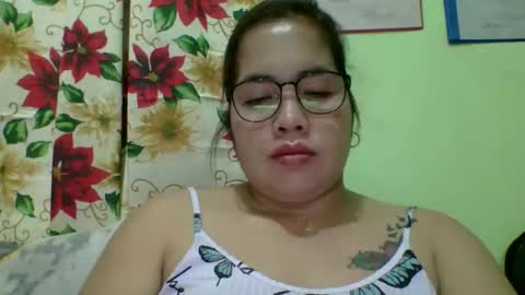 Snapshot of small_boobs59 chatting on November 18, 2025, 2:21 pm Lovewella online show from November 18, 2025, 2:21 pm