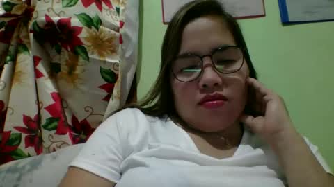 Snapshot of small_boobs59 chatting on November 22, 2025, 8:35 am Lovewella online show from November 22, 2025, 8:35 am