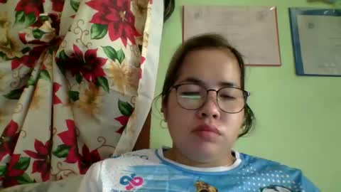 Snapshot of small_boobs59 chatting on November 23, 2025, 1:49 am Lovewella online show from November 23, 2025, 1:49 am