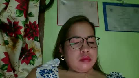 Snapshot of small_boobs59 chatting on December 2, 2025, 9:14 am Lovewella online show from December 2, 2025, 9:14 am