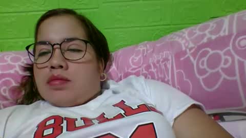 Snapshot of small_boobs59 chatting on December 3, 2025, 8:23 am Lovewella online show from December 3, 2025, 8:23 am