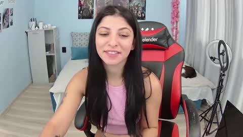 small_horny_girl online show from October 4, 2025, 8:34 am