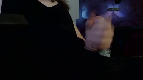 smalllildik online show from September 22, 2025, 4:03 am