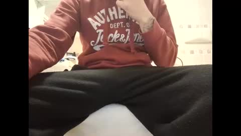 smallone8825 online show from December 27, 2024, 9:39 am