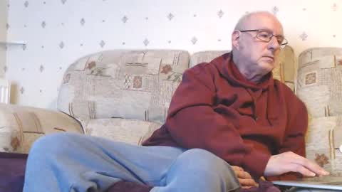 Snapshot of smallsteve562 chatting on December 2, 2024, 8:22 pm Steve online show from December 2, 2024, 8:22 pm