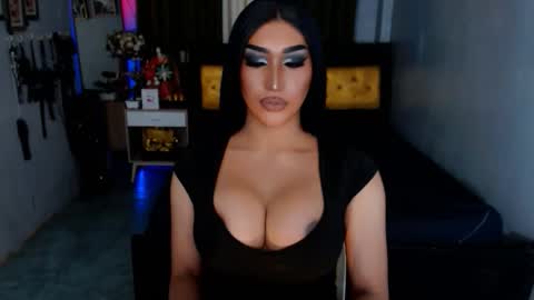 smasherqueen online show from November 27, 2025, 7:43 am