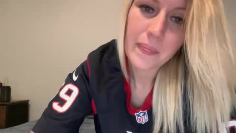 smexxii93 online show from February 3, 2025, 2:03 am