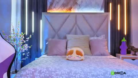 Snapshot of smile__1 chatting on November 19, 2025, 11:10 am smile__1 online show from November 19, 2025, 11:10 am