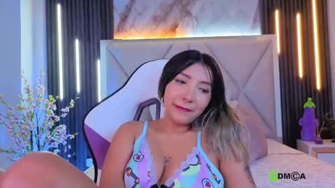 Snapshot of smile__1 chatting on November 21, 2025, 12:48 pm smile__1 online show from November 21, 2025, 12:48 pm