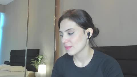 Bella online show from October 22, 2025, 9:20 am