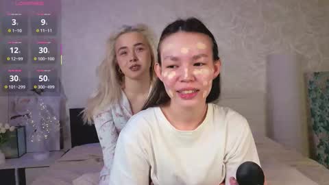 Snapshot of smile_with_nicole chatting on November 24, 2025, 2:39 pm The girl from the dream by name Mary online show from November 24, 2025, 2:39 pm