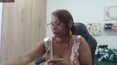 Snapshot of smilet_milf chatting on November 7, 2025, 2:17 pm Smileth online show from November 7, 2025, 2:17 pm